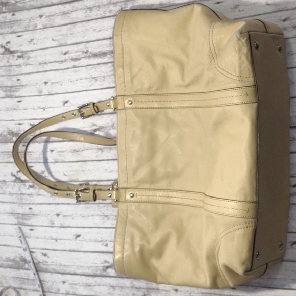 Coach Beige Leather Handbag - Picture 4 of 16